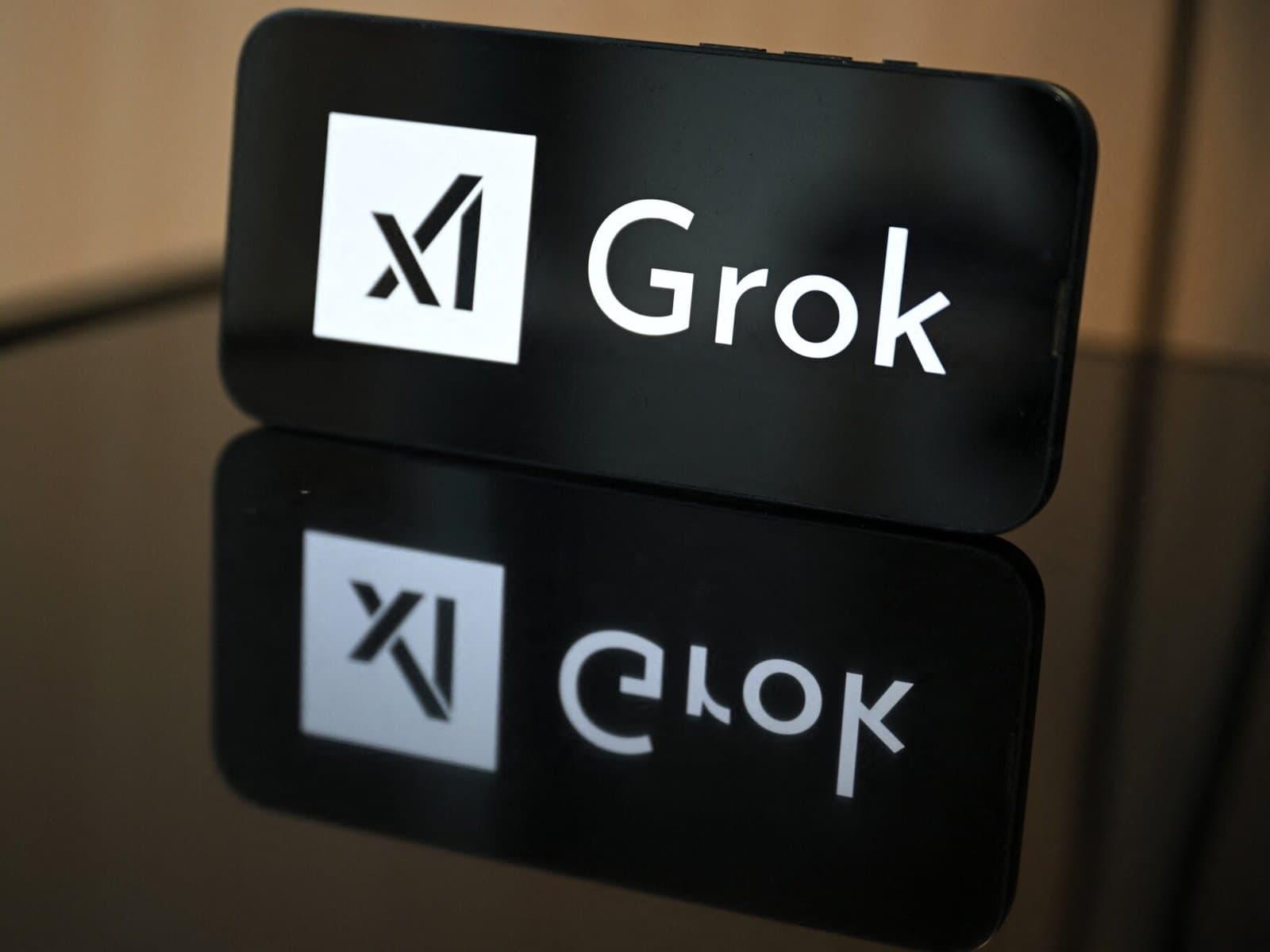 일론 머스크의 위험한 도박? xAI '그록'이 만든 충격적 결과물, 결국 미성년자들의 집단 소송으로 번졌다